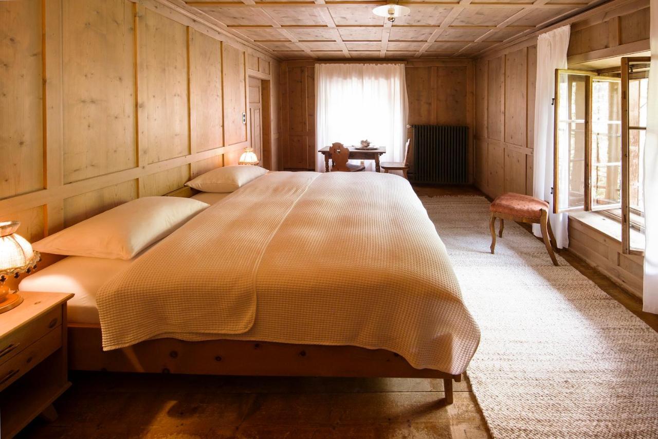 Hotel Chasa Chalavaina Müstair Kamer foto