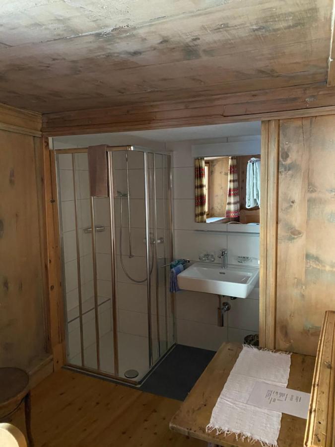 Hotel Chasa Chalavaina Müstair Kamer foto