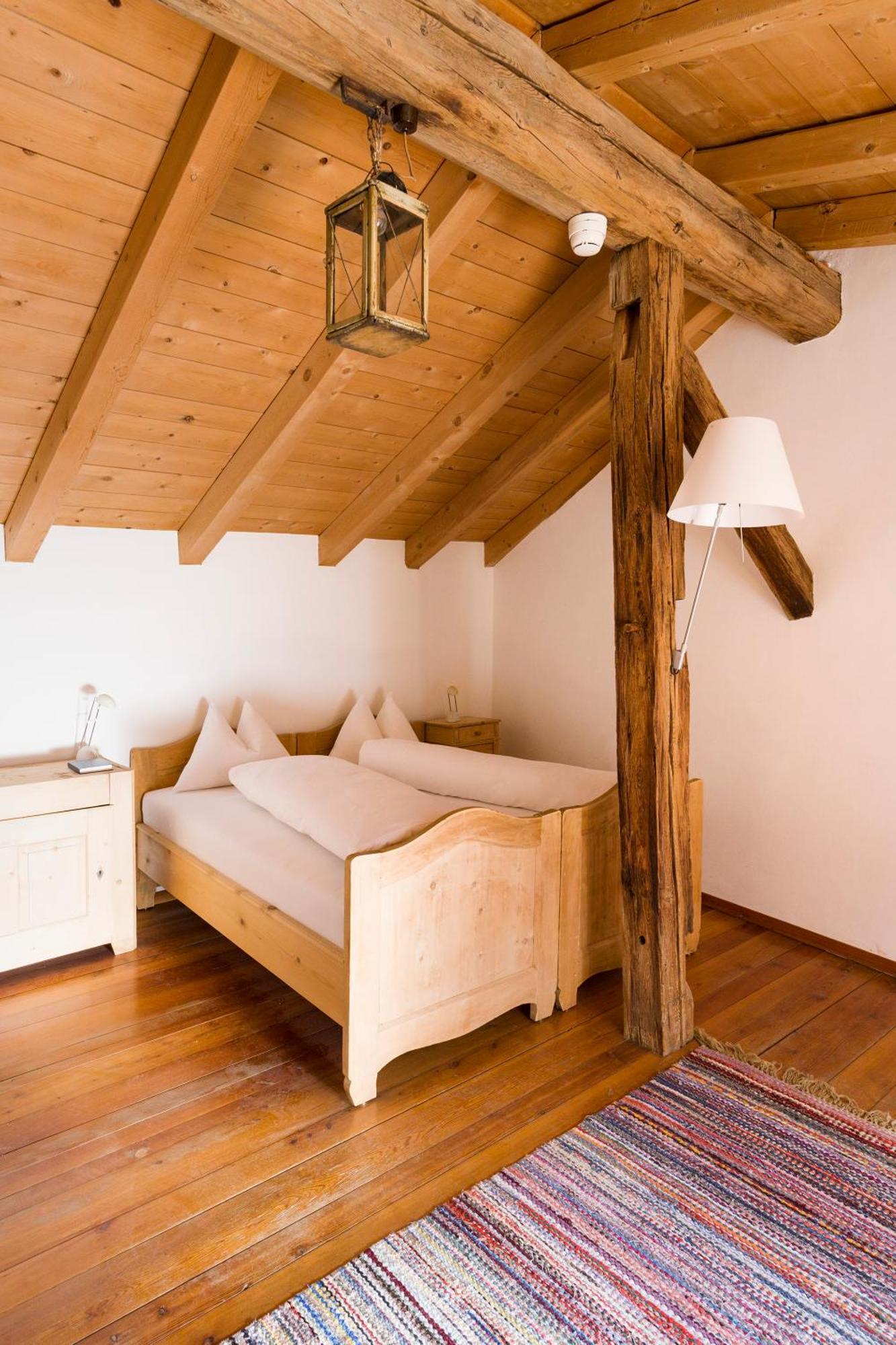 Hotel Chasa Chalavaina Müstair Kamer foto