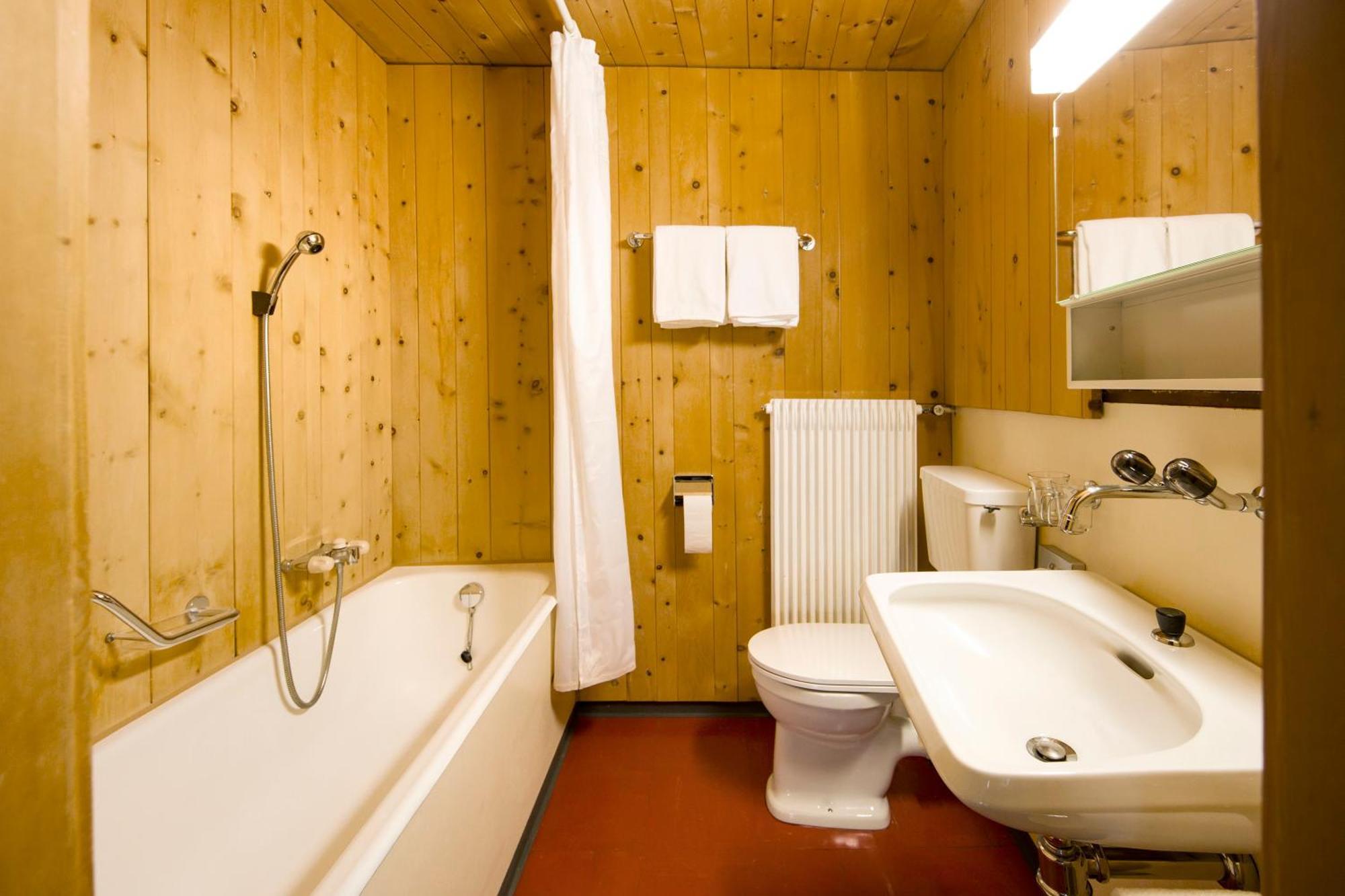 Hotel Chasa Chalavaina Müstair Kamer foto
