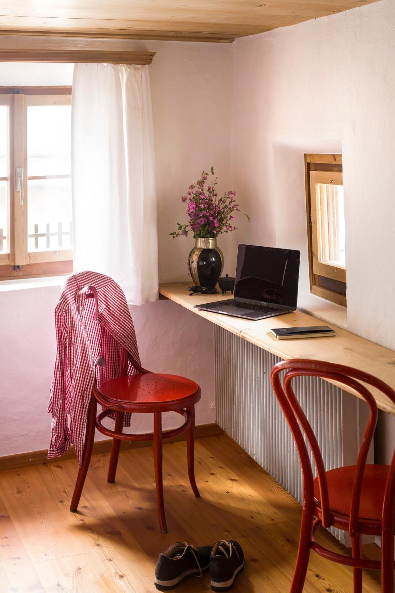 Hotel Chasa Chalavaina Müstair Kamer foto